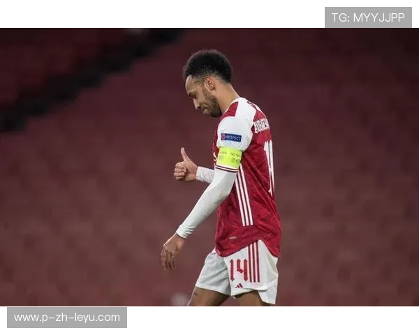 奥林匹亚科斯福图尼斯多次精准挑传引发掌声 奥林匹亚科斯福图尼斯多次精准挑传引发掌声